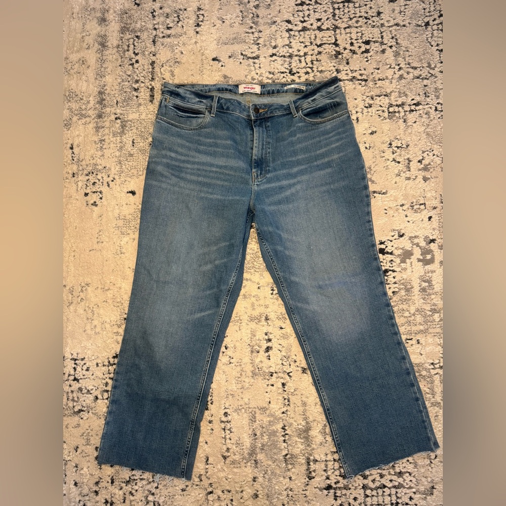 Women’s Wrangler Cropped Jeans size 16